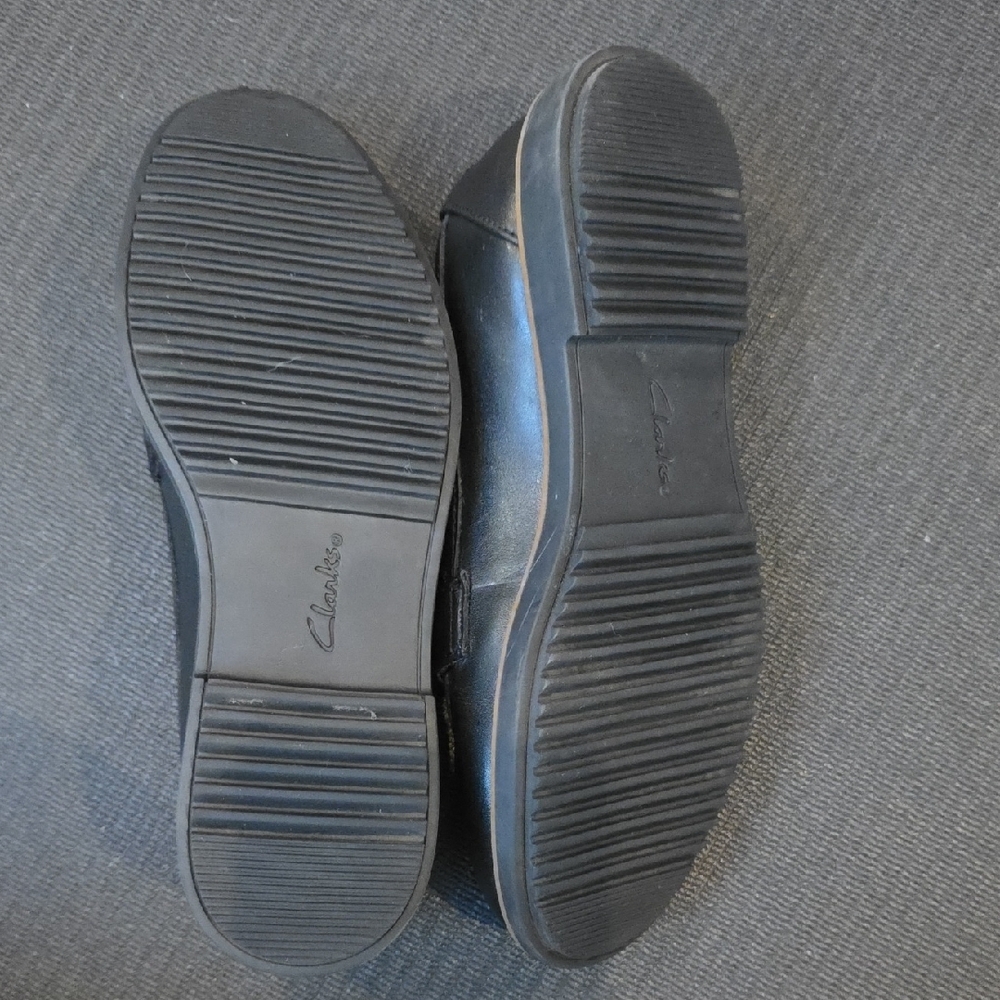 Clarks Women's Black Loafers - Picture 5 of 9